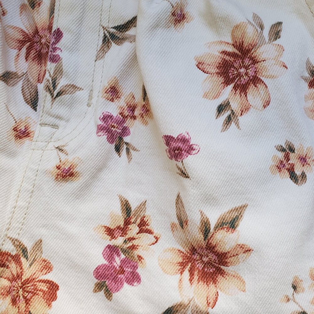 American Eagle Floral Print Denim Mom Shorts Size 4 - Picture 5 of 12